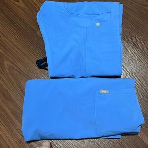 $86 FIGS OUTFIT BLUE SIZE MEDIUM TECHNICAL COLLECTION SCRUBS OFFICE DR DENTIST